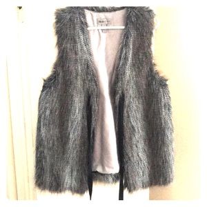 Aqua faux fur vest in gray